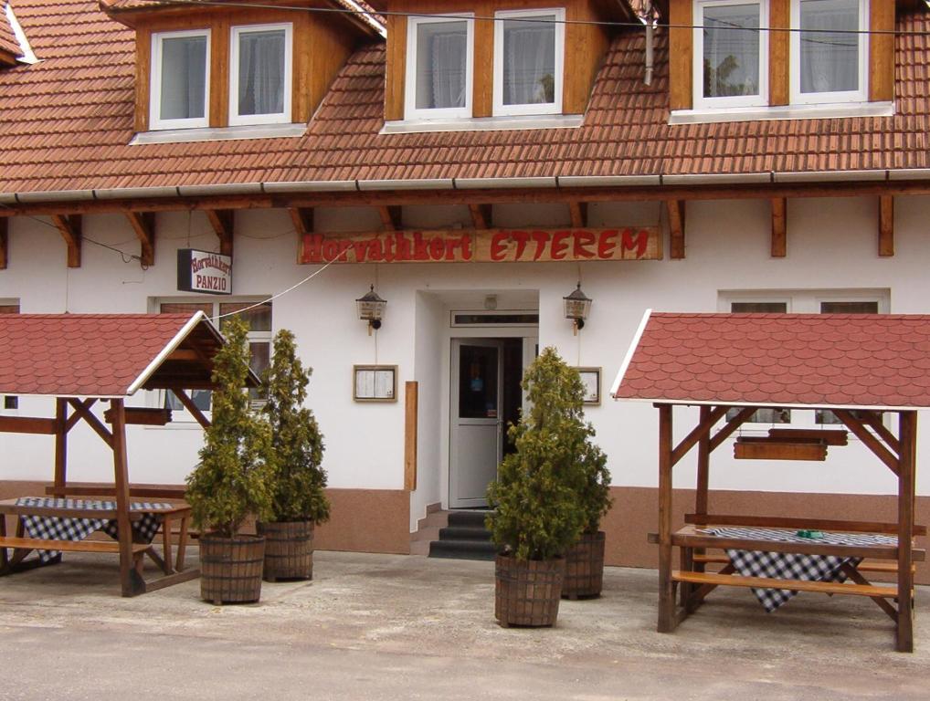 Exteriér alebo vchod do ubytovania Horváthkert Panzió és Étterem
