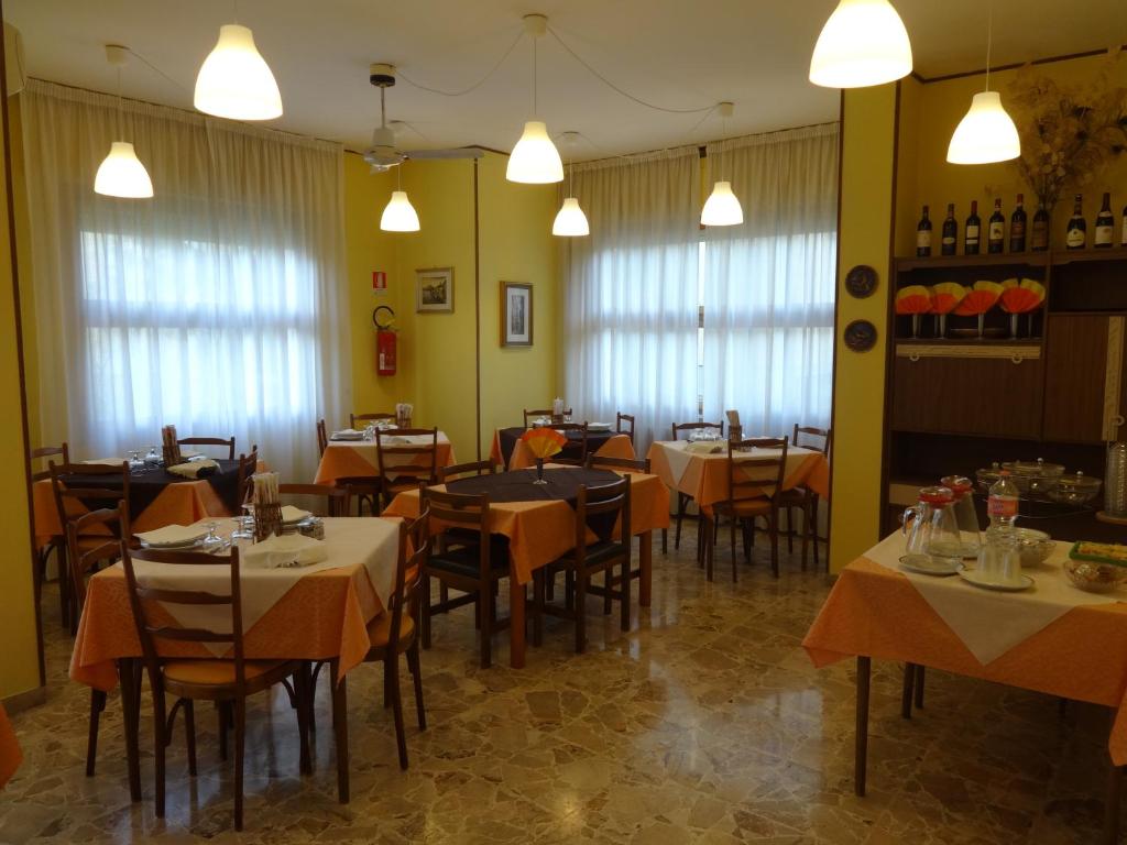 Restaurace v ubytování Hotel Saturno