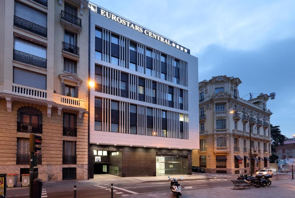 Budova, kde se hotel nachází