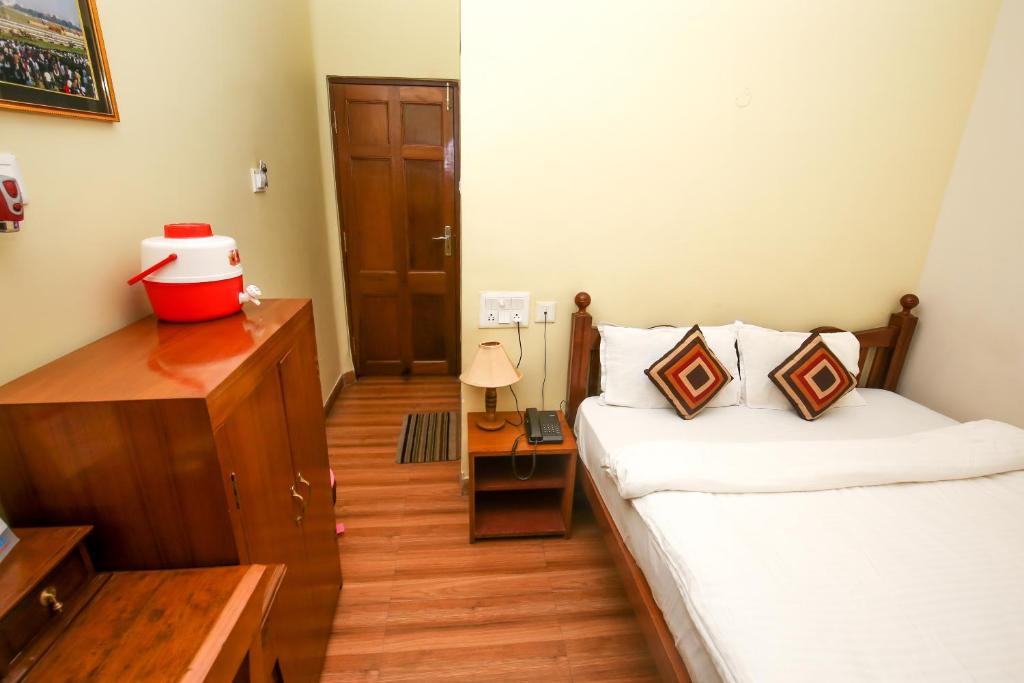 Postel nebo postele na pokoji v ubytování Hotel Cecil