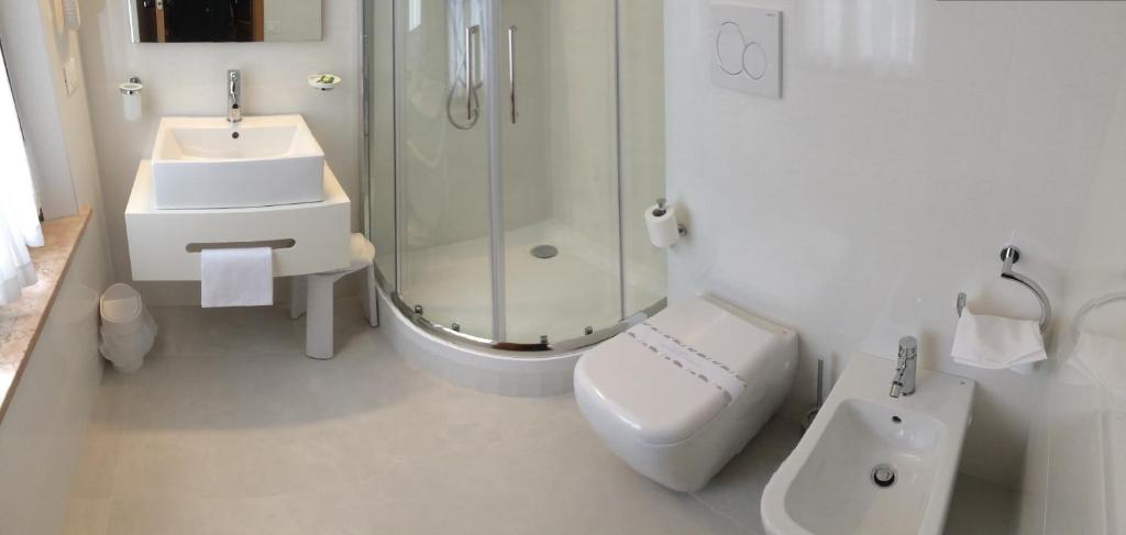 Kúpeľňa v ubytovaní Albergo Delle Alpi