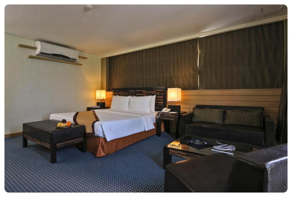 Postel nebo postele na pokoji v ubytování Boracay Sands Hotel