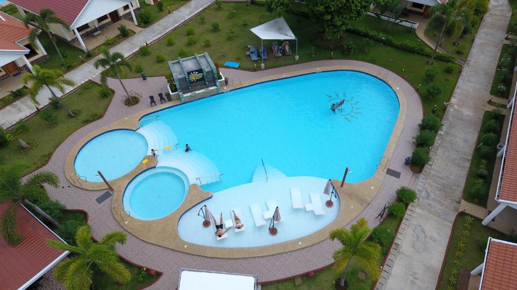Bazén v ubytování Sunville Hotel and Restaurant nebo v jeho okolí