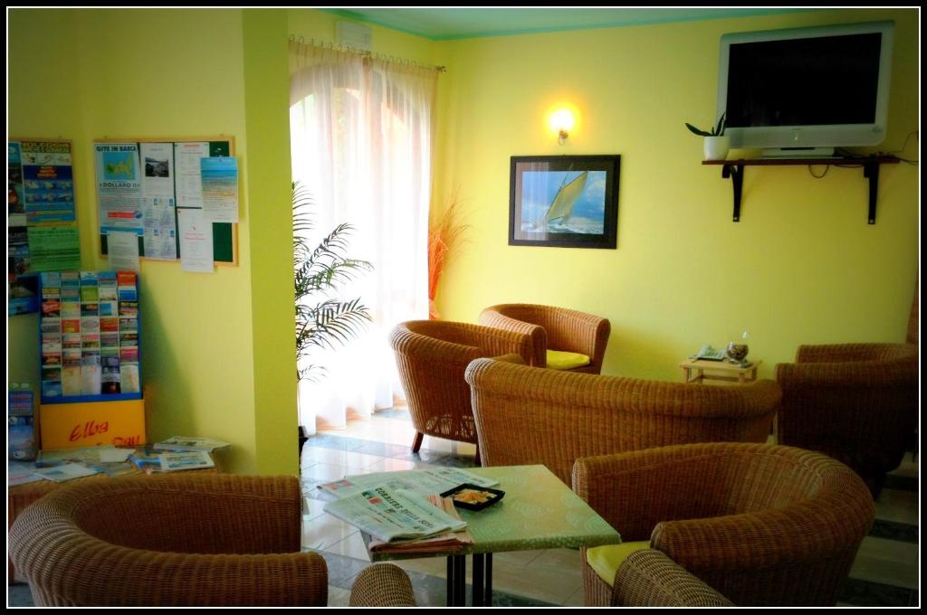 TV a/nebo společenská místnost v ubytování Hotel Mistral