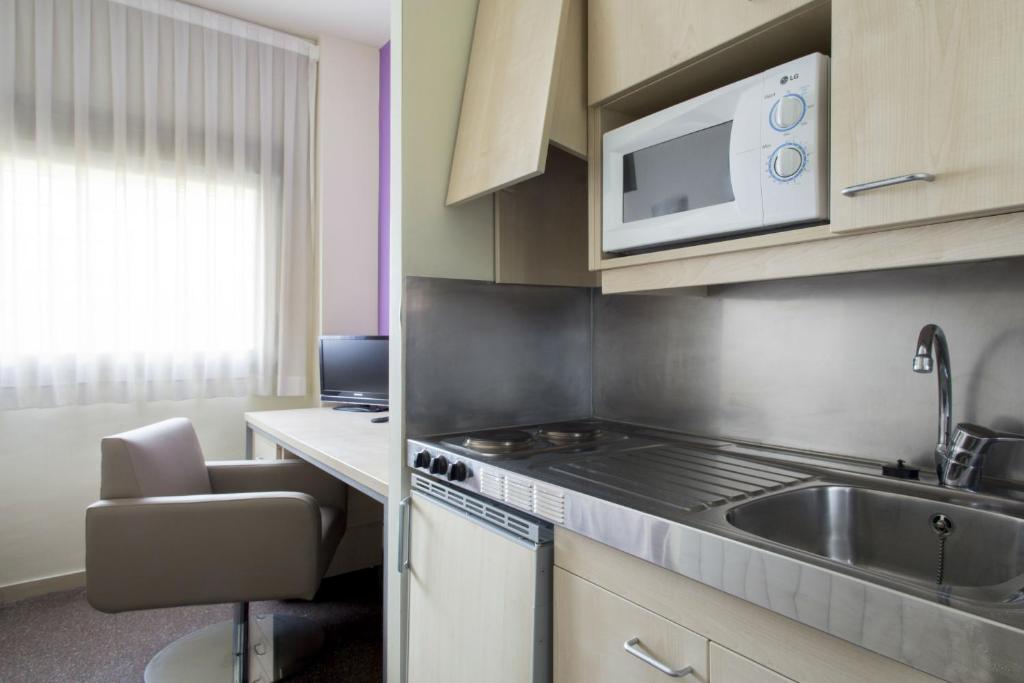 Kuchyň nebo kuchyňský kout v ubytování Residencia Universitaria Resa Los Abedules