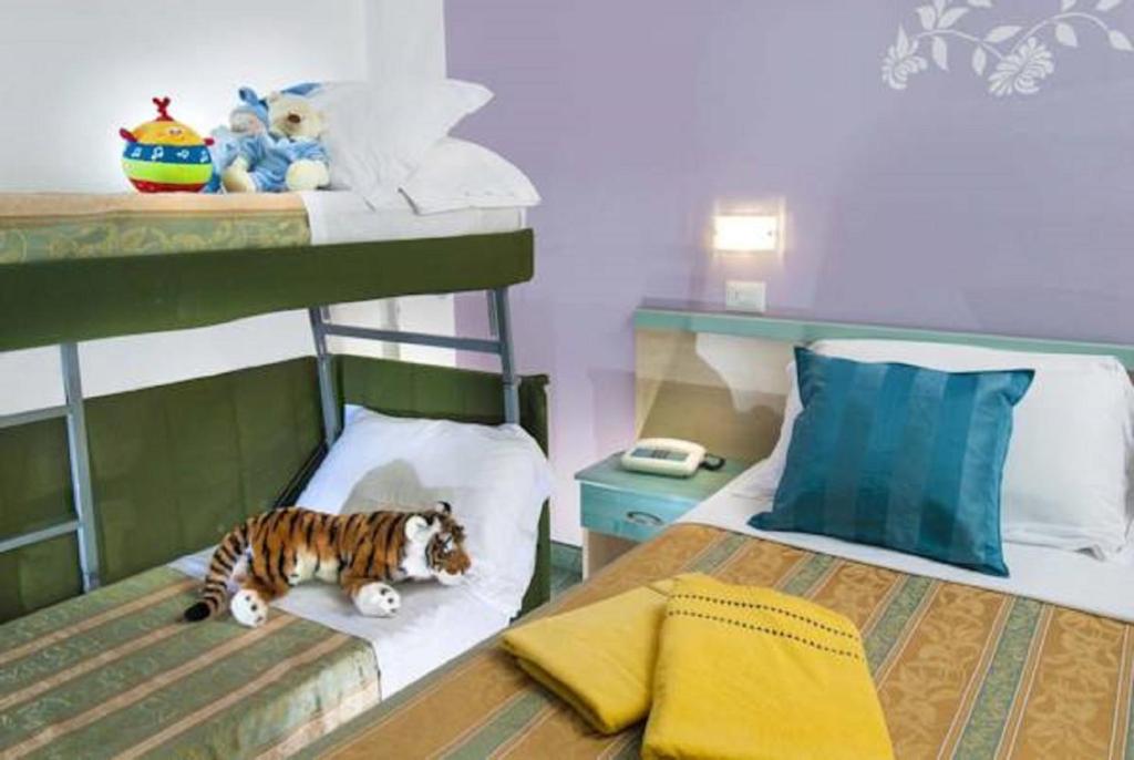 Łóżko lub łóżka w pokoju w obiekcie Hotel Diana