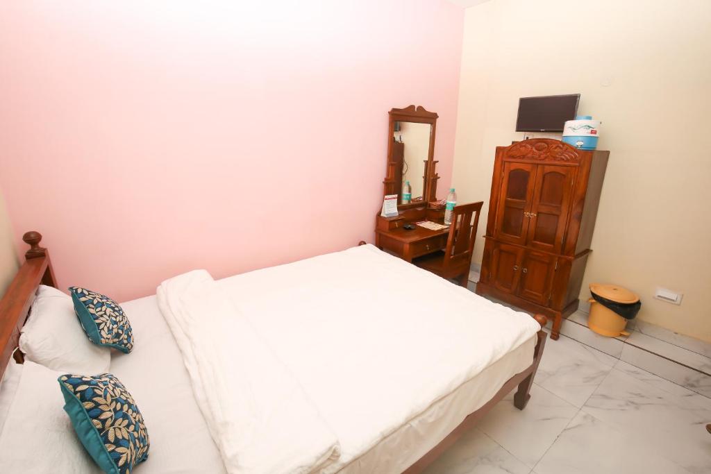Postel nebo postele na pokoji v ubytování Hotel Cecil