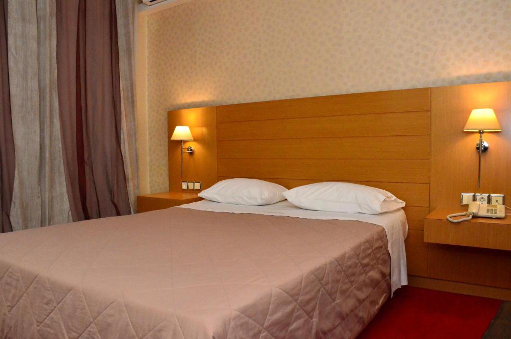 Postel nebo postele na pokoji v ubytování Deves Hotel