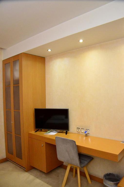 TV a/nebo společenská místnost v ubytování Deves Hotel