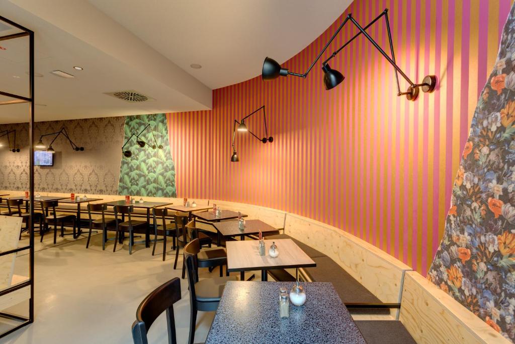 Restaurace v ubytování MEININGER Hotel Leipzig Hauptbahnhof