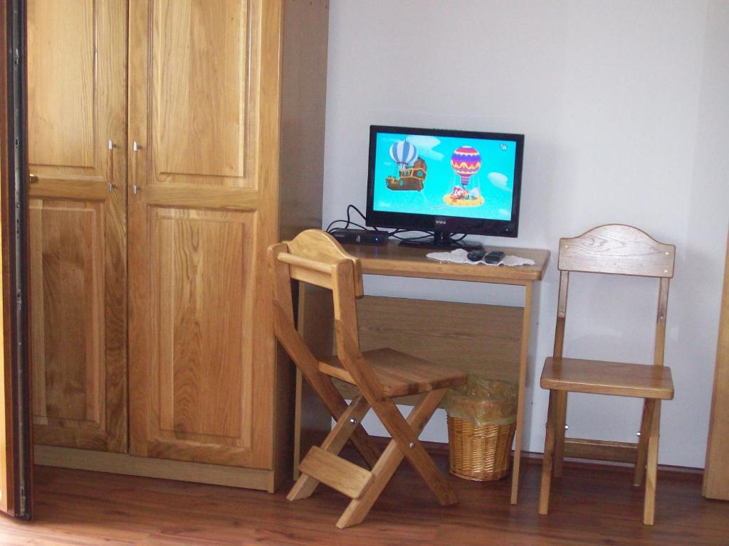 Televízia a/alebo spoločenská miestnosť v ubytovaní House Mara
