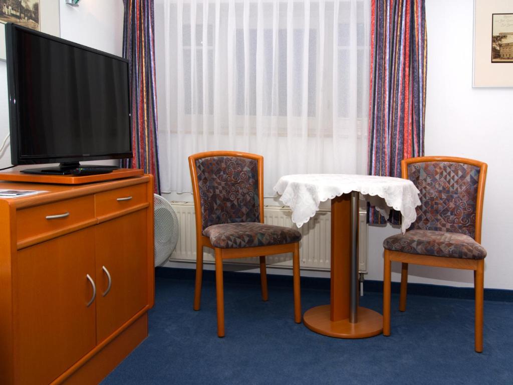 TV a/nebo společenská místnost v ubytování Börse Coswig