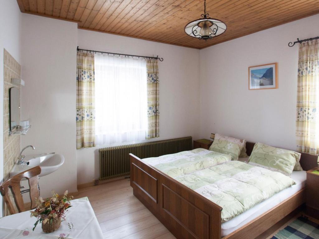 Postel nebo postele na pokoji v ubytování Bio-Bauernhof Rettenbachgut