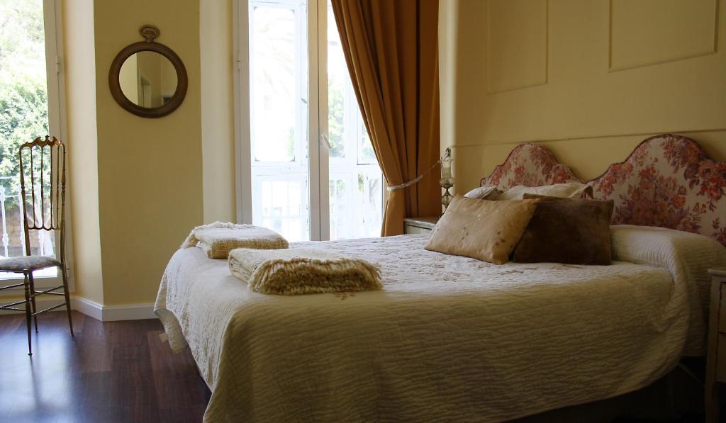 Cama o camas de una habitación en La Casa Azul B&B + Apartments