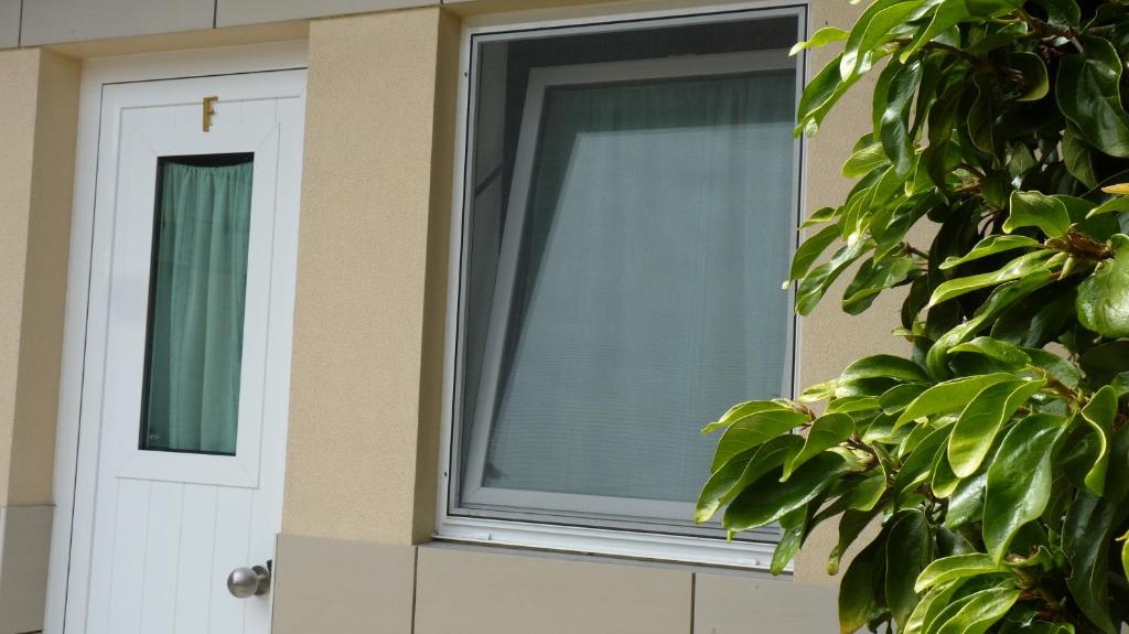 AZORES GARDEN HOUSE - Suites B&B and Private Apartments - Self Access KEYBOARD - 16