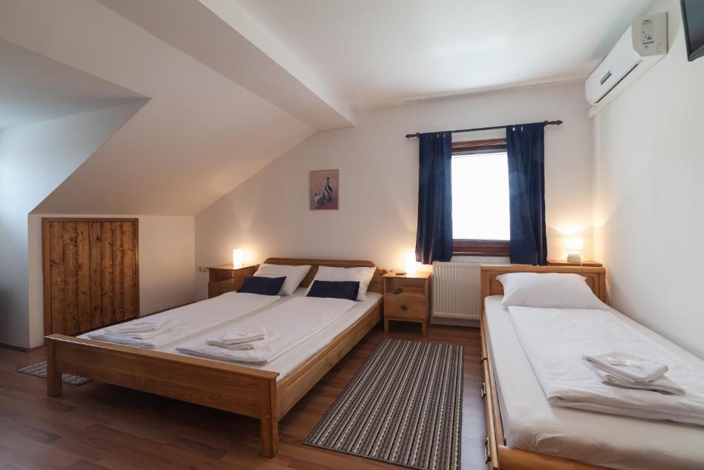 Postel nebo postele na pokoji v ubytování Breza Guesthouse