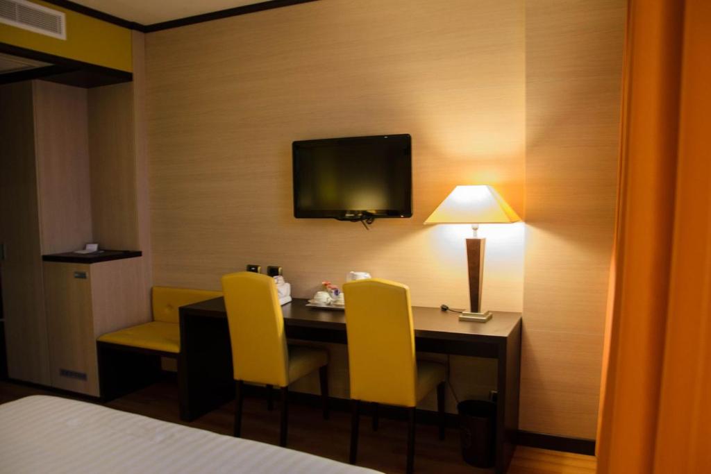 TV a/nebo společenská místnost v ubytování Palace Hotel Legnano