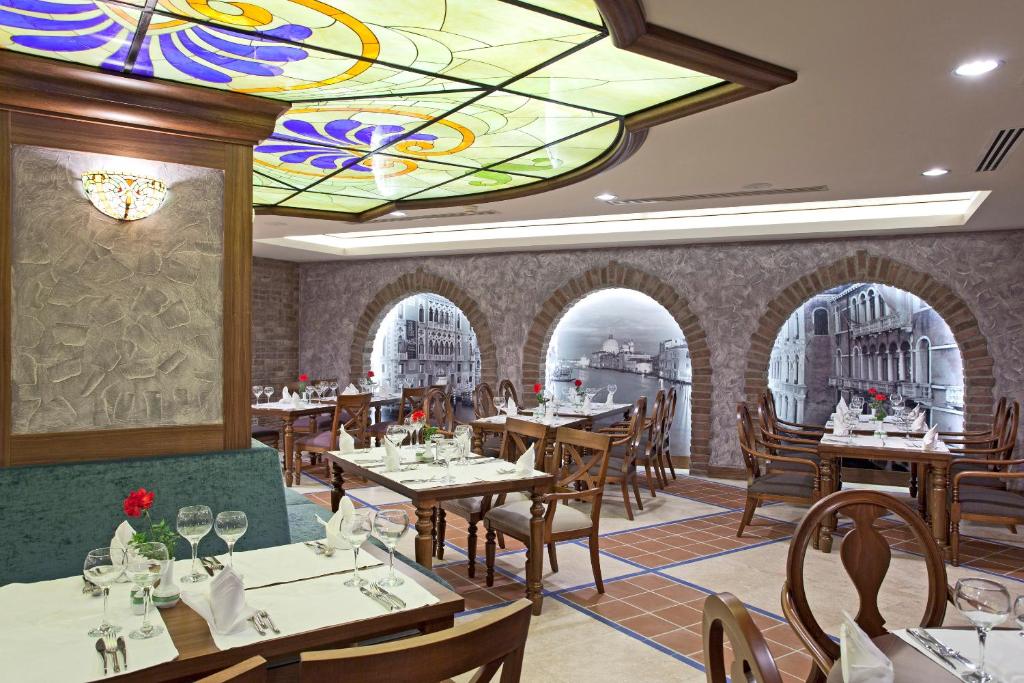 Restaurace v ubytování Sirene Belek Hotel