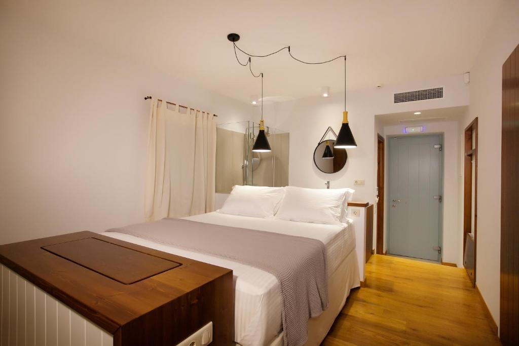 Lithos Guesthouse Kardamili - Junior Suite Con Vista A La Piscina
