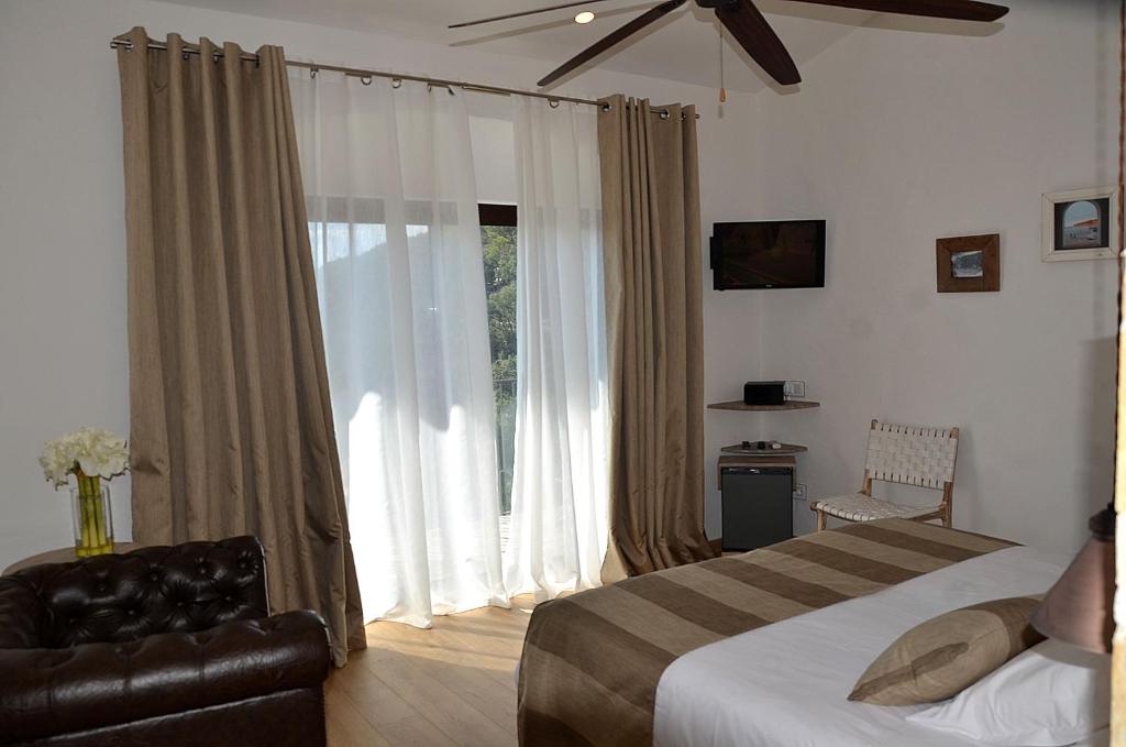 Postel nebo postele na pokoji v ubytování Hotel Galena Mas Comangau