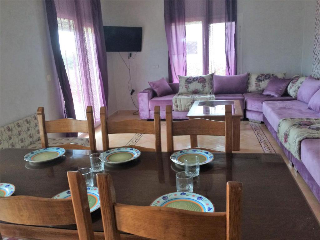 Posezení v ubytování magnifique appartement Saidia wifi gratuit et chaînes internationales