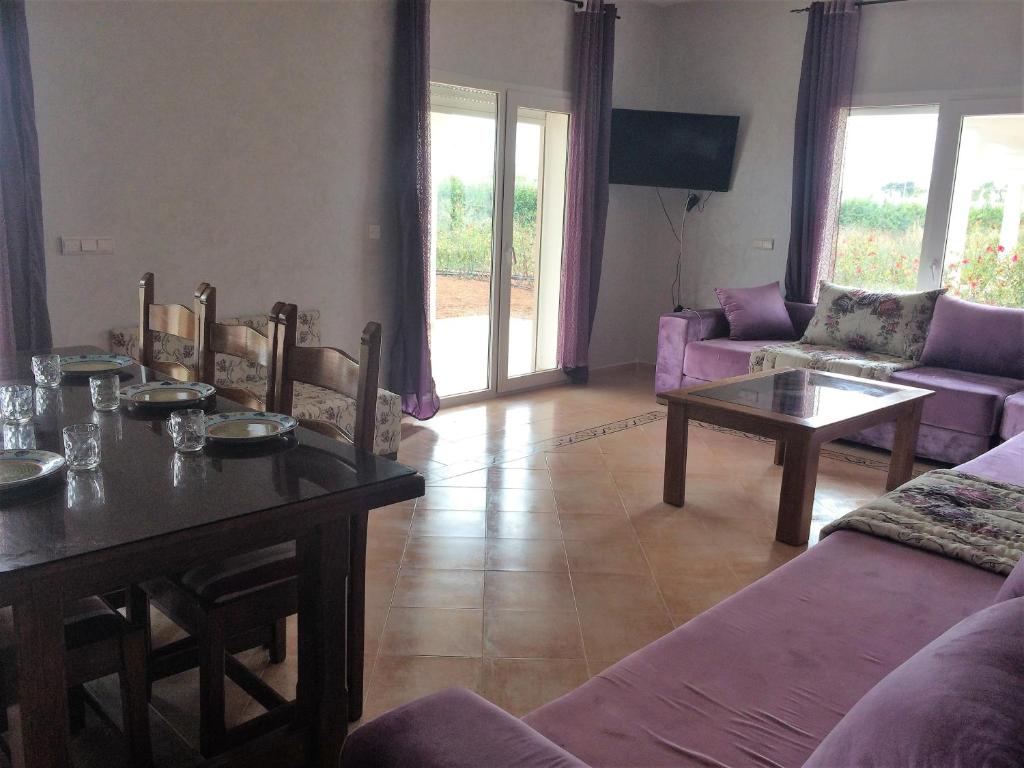 Posezení v ubytování magnifique appartement Saidia wifi gratuit et chaînes internationales
