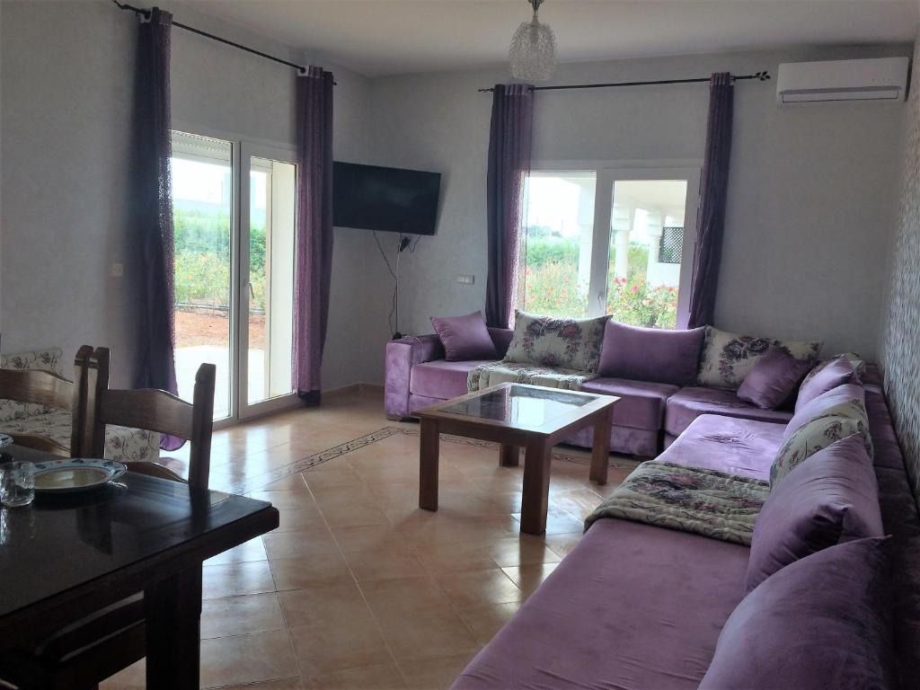 Posezení v ubytování magnifique appartement Saidia wifi gratuit et chaînes internationales