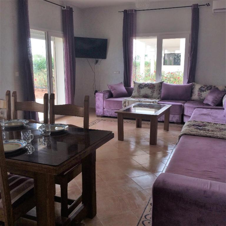 Posezení v ubytování magnifique appartement Saidia wifi gratuit et chaînes internationales