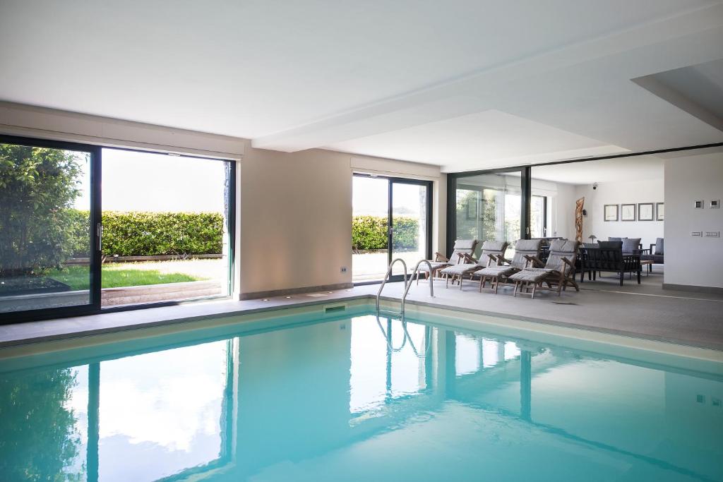 a house with a swimming pool and a dining room at SUITE & POOL-Como House-160 mt-Private Indoor Swimming Pool, heated all year-Private Covered Parking-Private Garden and terrace-Fully equipped Kitchen in Como
