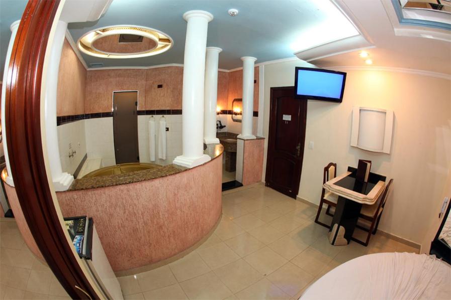  Hotel & Motel Le Baron