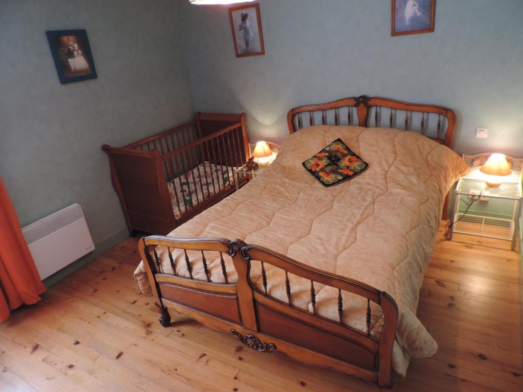 Katil atau katil-katil dalam bilik di G&icirc;te De L&#39;arthour