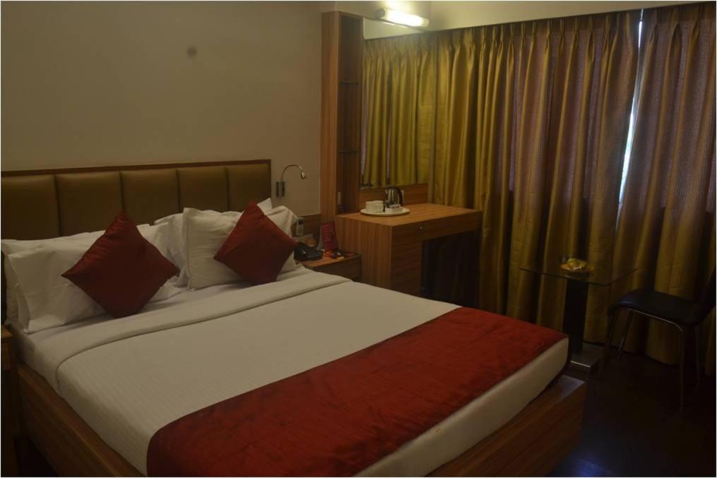 Postel nebo postele na pokoji v ubytování Hotel Plaza