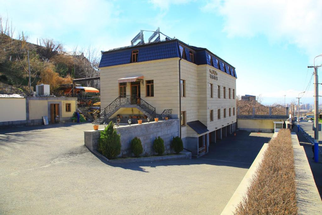 Budova, kde se hotel nachází