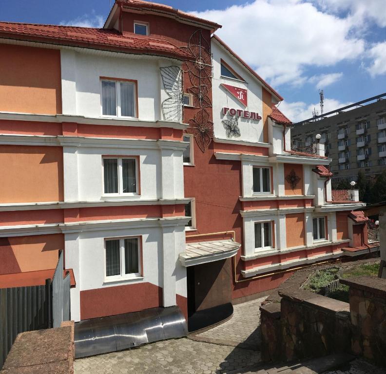 Budova, kde se hotel nachází