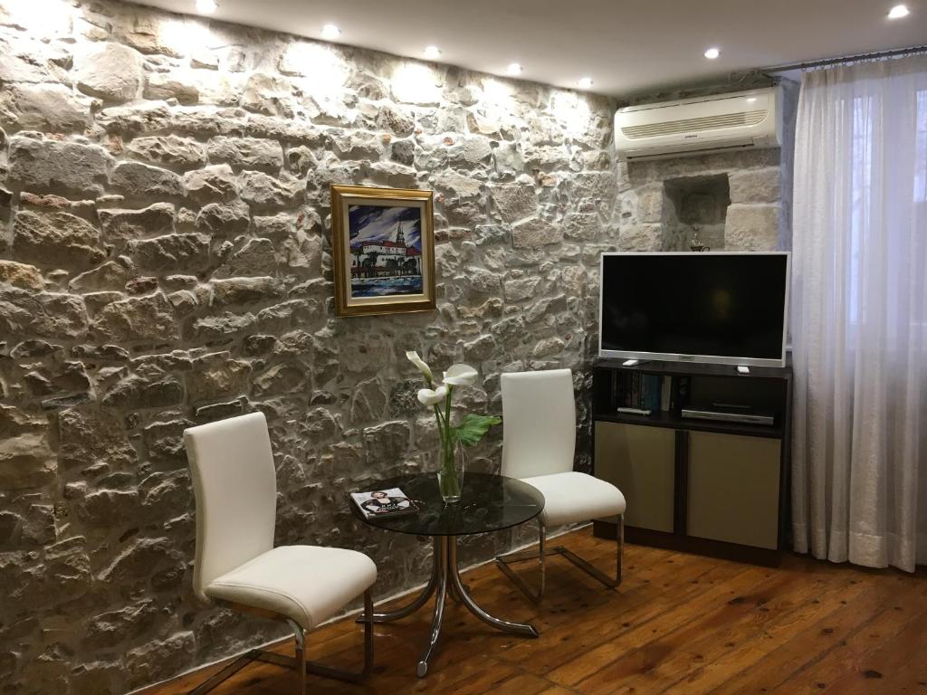 A television and/or entertainment centre at Duplex Studio Traversa- Split Old Town