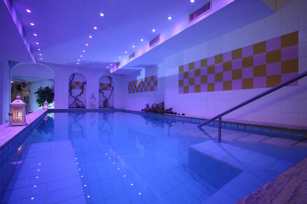 Piscina en o cerca de Hotel Bellevue Benessere & Relax
