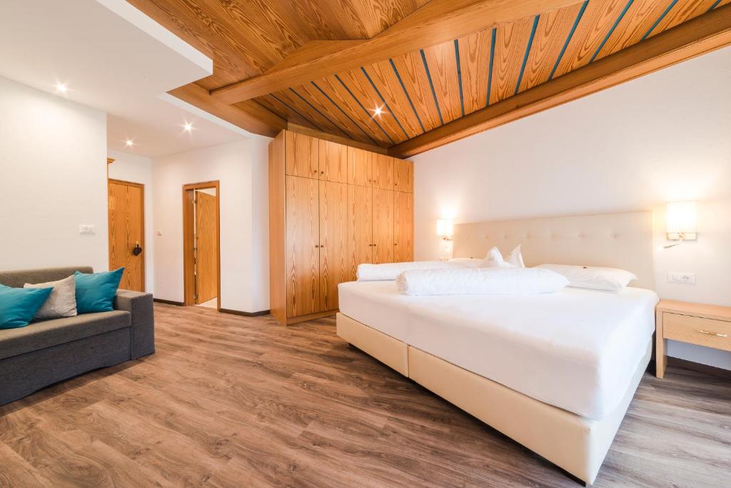 Postel nebo postele na pokoji v ubytování Hotel Theresia