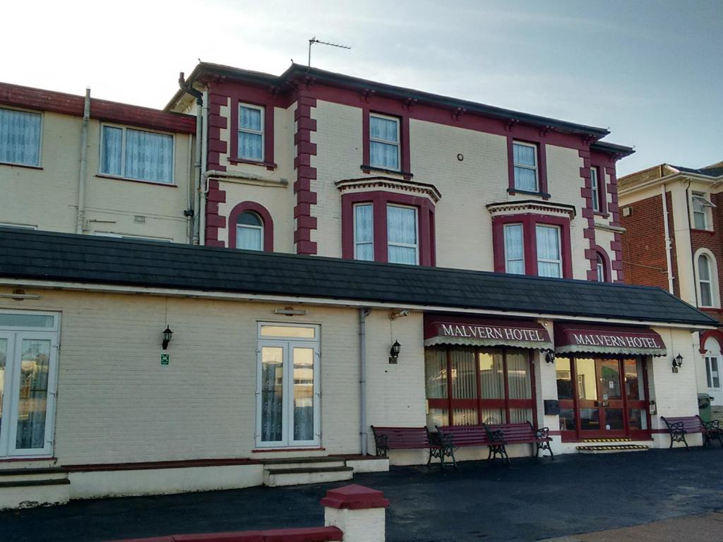 a building on a street in a town at Malvern Hotel in Sandown