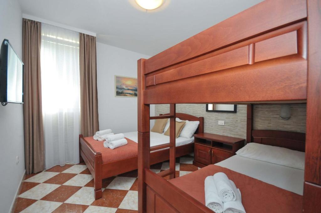 Ένα ή περισσότερα κρεβάτια σε δωμάτιο στο D&D Apartment 1