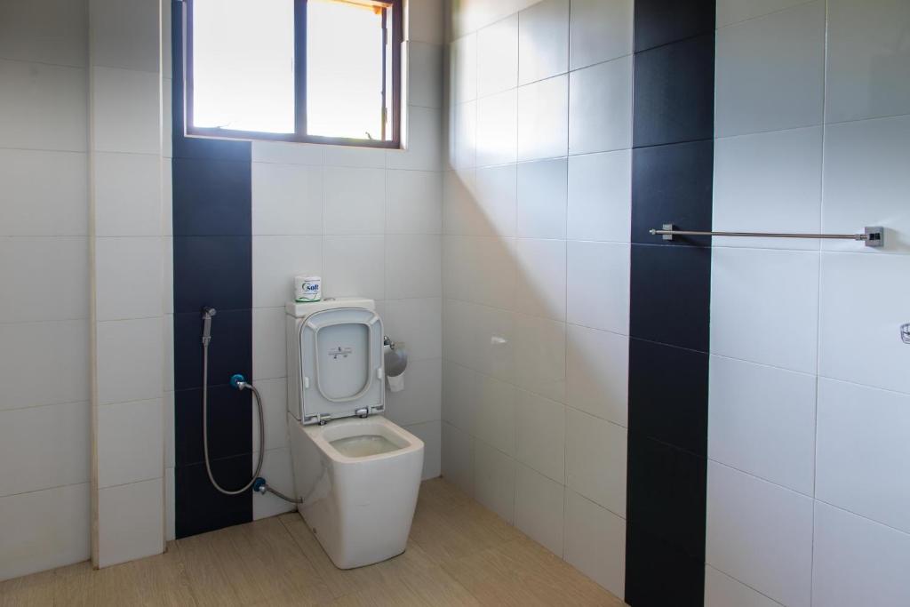 The Coconut Gardens Hotel & Restaurant - 1