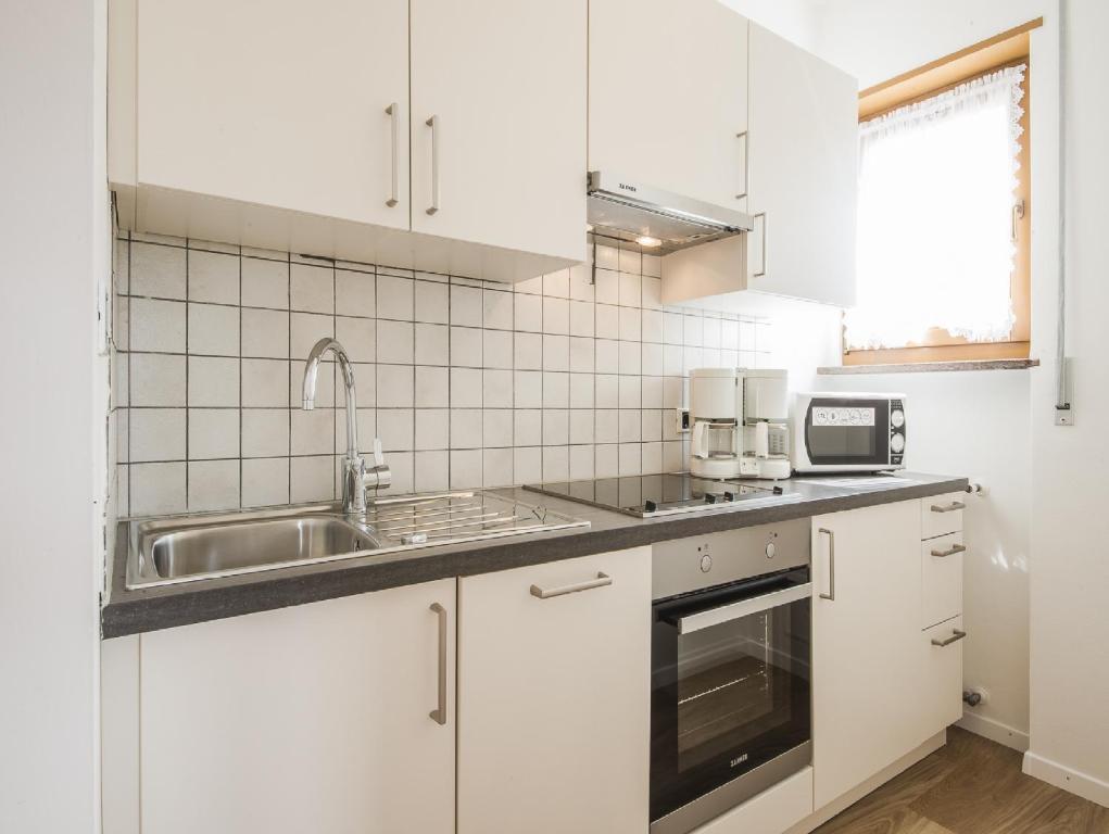 Kuchyňa alebo kuchynka v ubytovaní Hotel-Garni Appartement Gartenheim