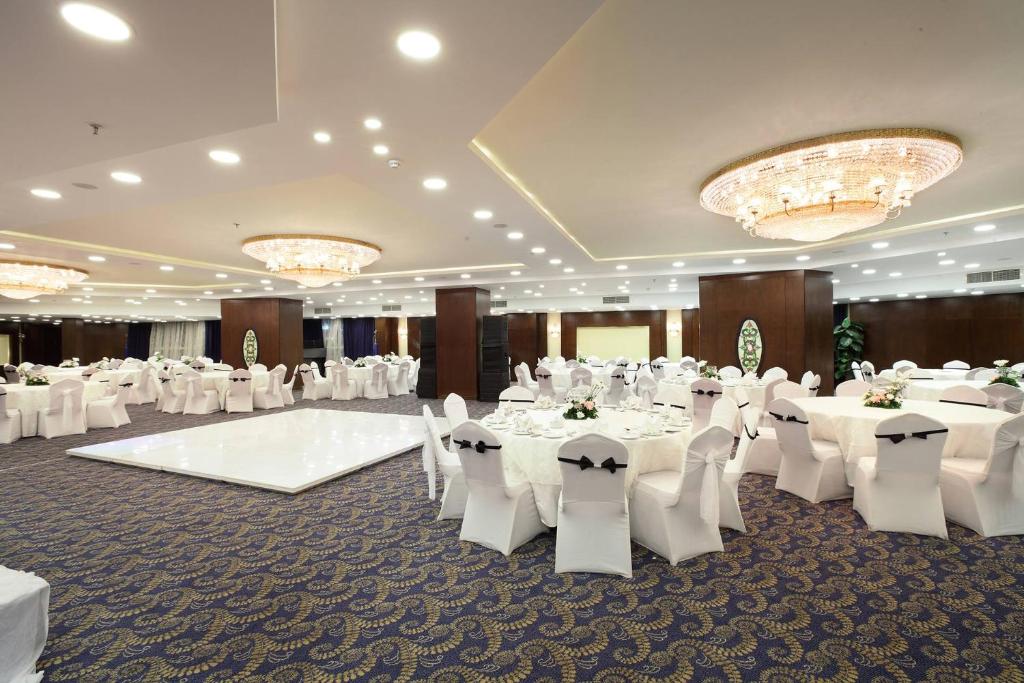 Restaurace v ubytování Tolip El Galaa Hotel Cairo