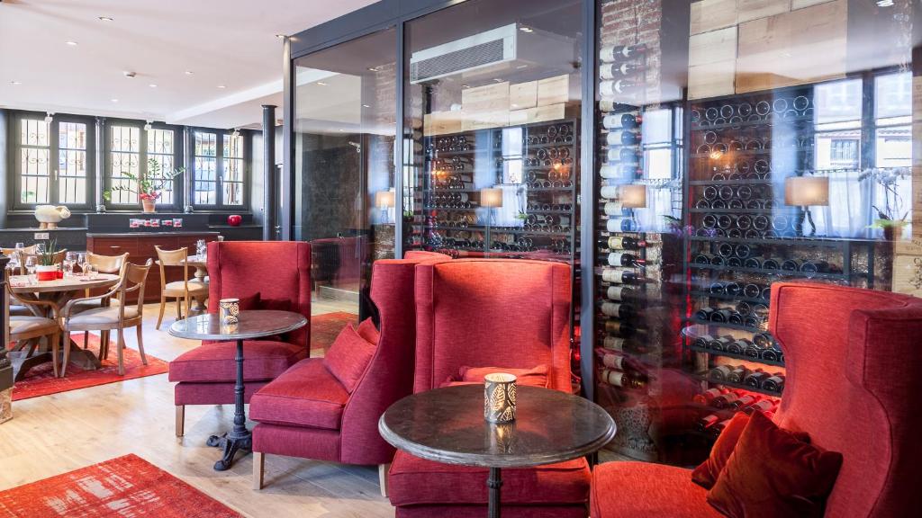Posezení v ubytování Logis Hôtel-Restaurant du Mouton