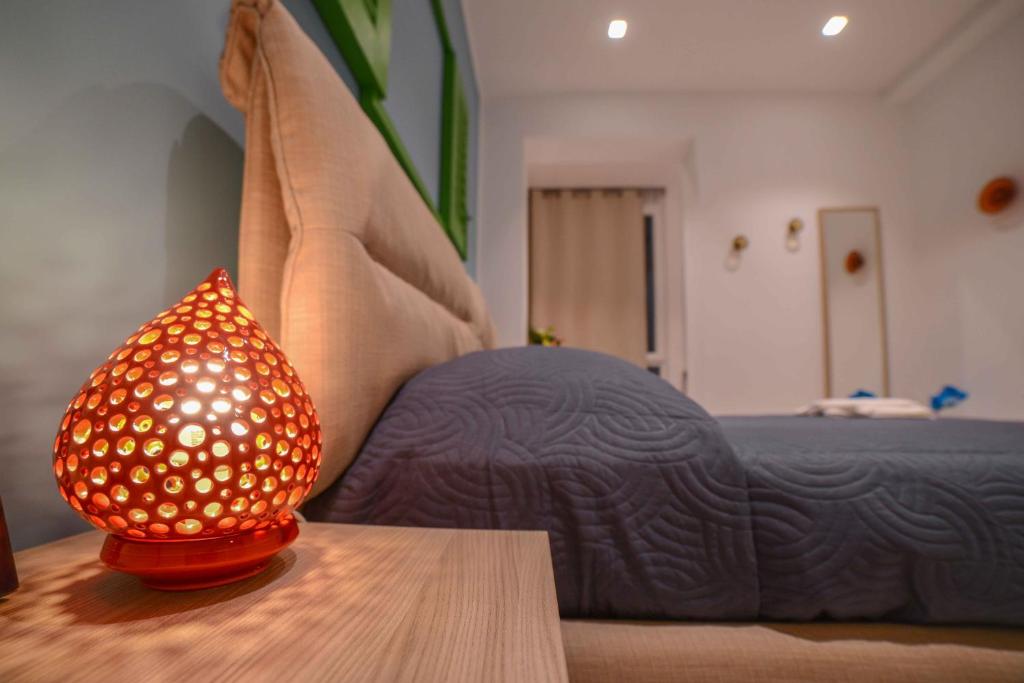 Łóżko lub łóżka w pokoju w obiekcie B&B Mareè Seafront Molfetta