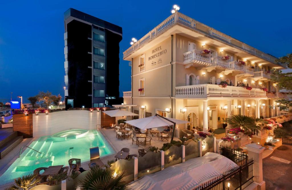 Bazén v ubytování Novecento Suite Hotel nebo v jeho okolí
