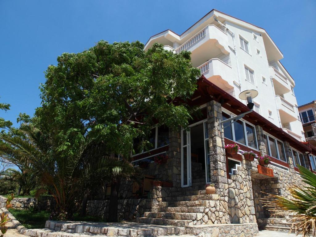Budova, kde se hotel nachází