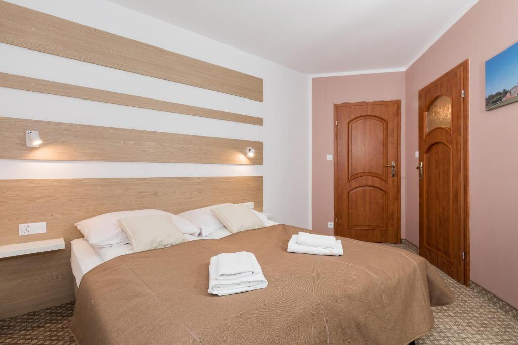 Ein Bett oder Betten in einem Zimmer der Unterkunft Willa Arielka