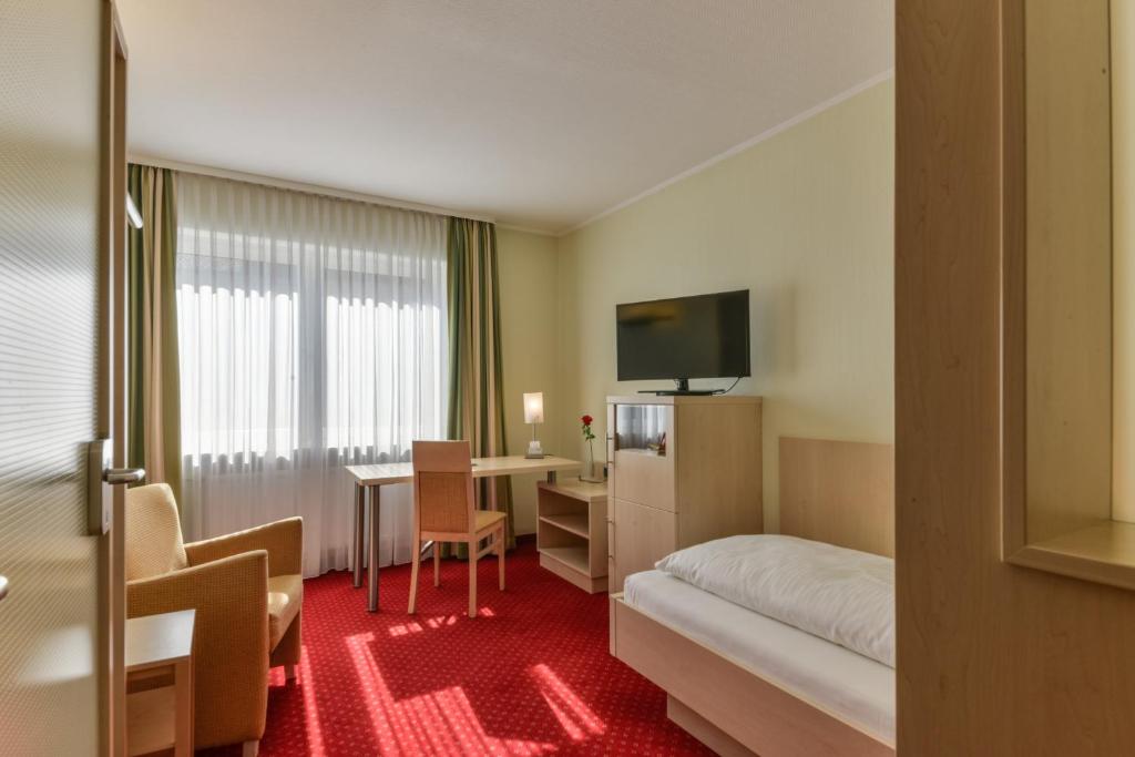 Postel nebo postele na pokoji v ubytování Hotel Schiller