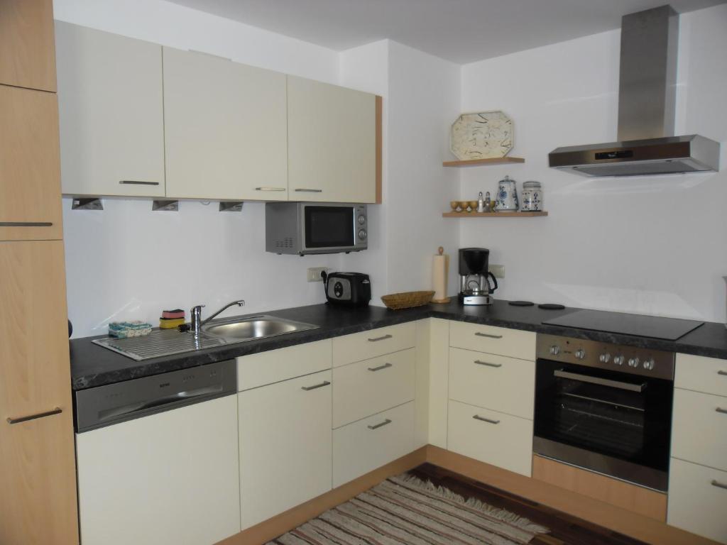 Kuchyň nebo kuchyňský kout v ubytování Familienappartement Ötscherbär