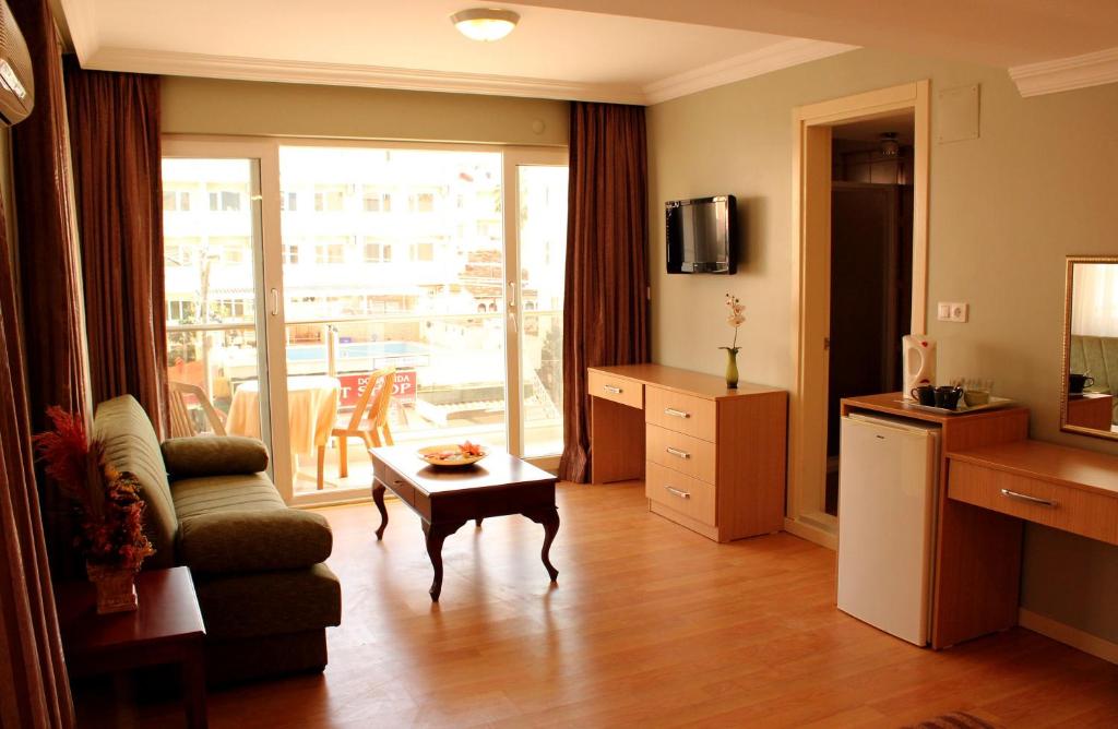 TV a/nebo společenská místnost v ubytování Hotel Dost